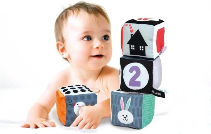 BLACK & WHITE SOFT CUBES 2 BLACK & WHITE SOFT ACTIVITY CUBES - Image 1