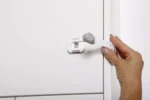 Dreambaby Twist 'N Lock Multi-Purpose Latch – White/Grey (1 Pack)