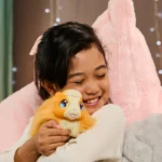 Little Live Pets Mama Surprise – Mama Guinea Pig & Hutch