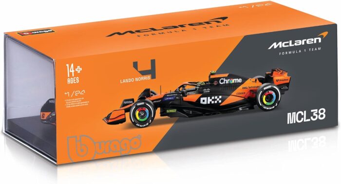 Bburago - 1:24 - McLaren MCL38 w/helmet - Image 3