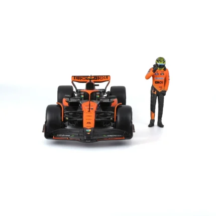 Bburago 1:24 McLaren MCL38 #4 Lando Norris with Driver Figure