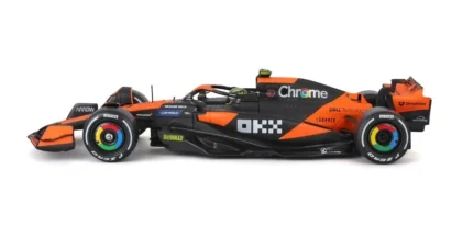 Bburago 1:24 McLaren MCL38 #4 Lando Norris with Helmet & Display Case