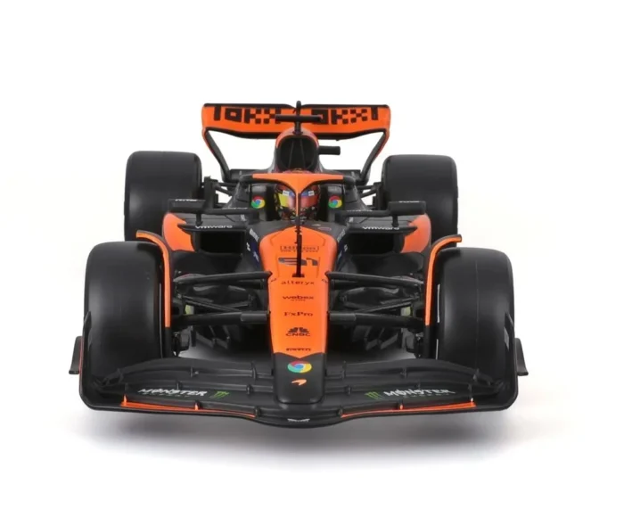 Bburago 1:24 McLaren MCL38 #81 Oscar Piastri with Helmet & Display Cas