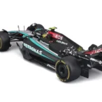 Bburago 1:24 Mercedes-AMG Petronas F1 W15 #44 Lewis Hamilton with Helm