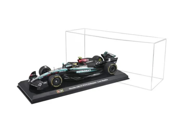 Bburago 1:24 Mercedes-AMG Petronas F1 W15 #44 Lewis Hamilton with Helm