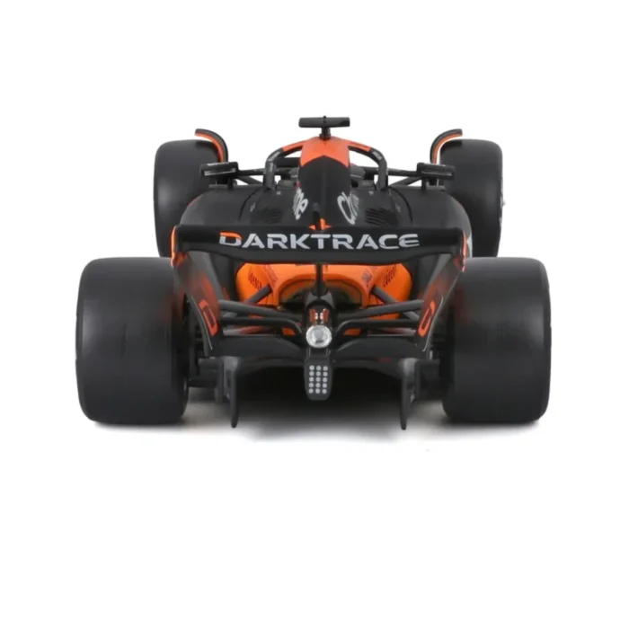 Bburago 1:24 Model Kit McLaren MCL38 #81 Oscar Piastri