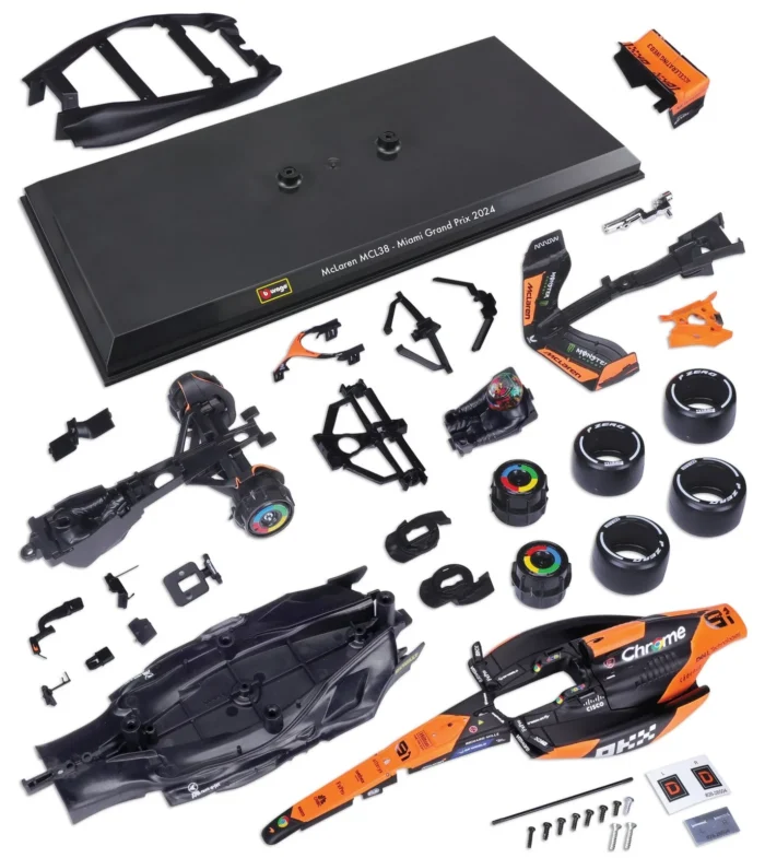 Bburago 1:24 Model Kit McLaren MCL38 #81 Oscar Piastri