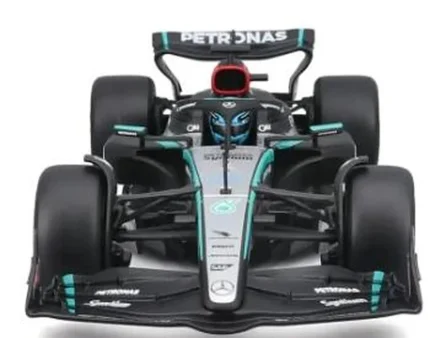 Bburago 1:24 Model Kit Mercedes-AMG F1 W15 #63 George Russell