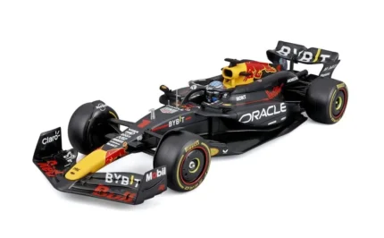 Bburago 1:24 Oracle Red Bull Racing RB20 #1 Max Verstappen with Helmet