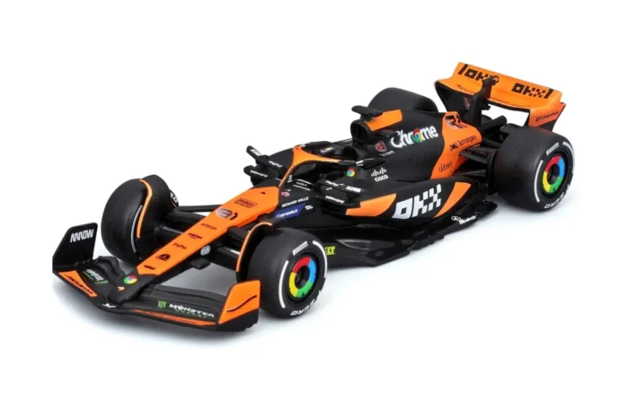Bburago 1:43 McLaren MCL38 2-Pack