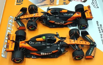 Bburago 1:43 McLaren MCL38 Twin Pack