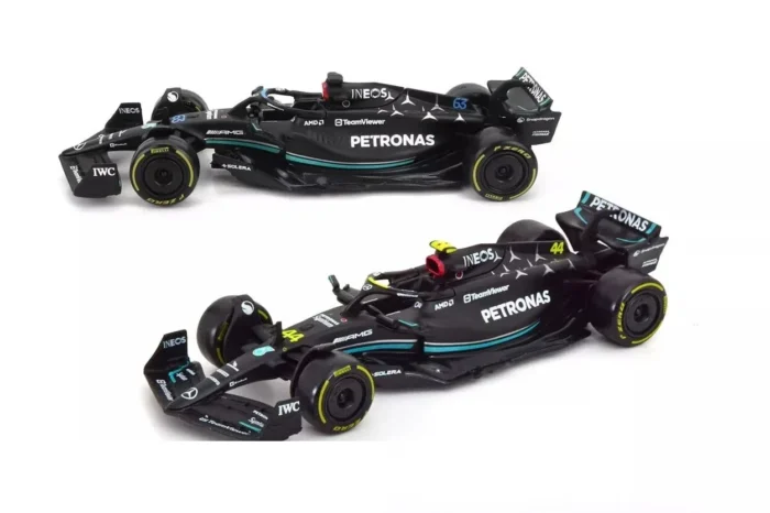 Bburago 1:43 Mercedes-AMG F1 W15 2-Pack