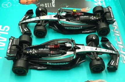 Bburago 1:43 Mercedes-AMG F1 W15 Twin Pack