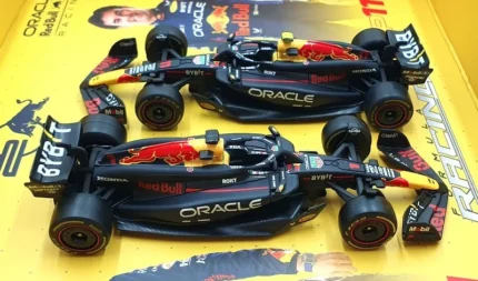 Bburago 1:43 Oracle Red Bull Racing RB20 Twin Pack